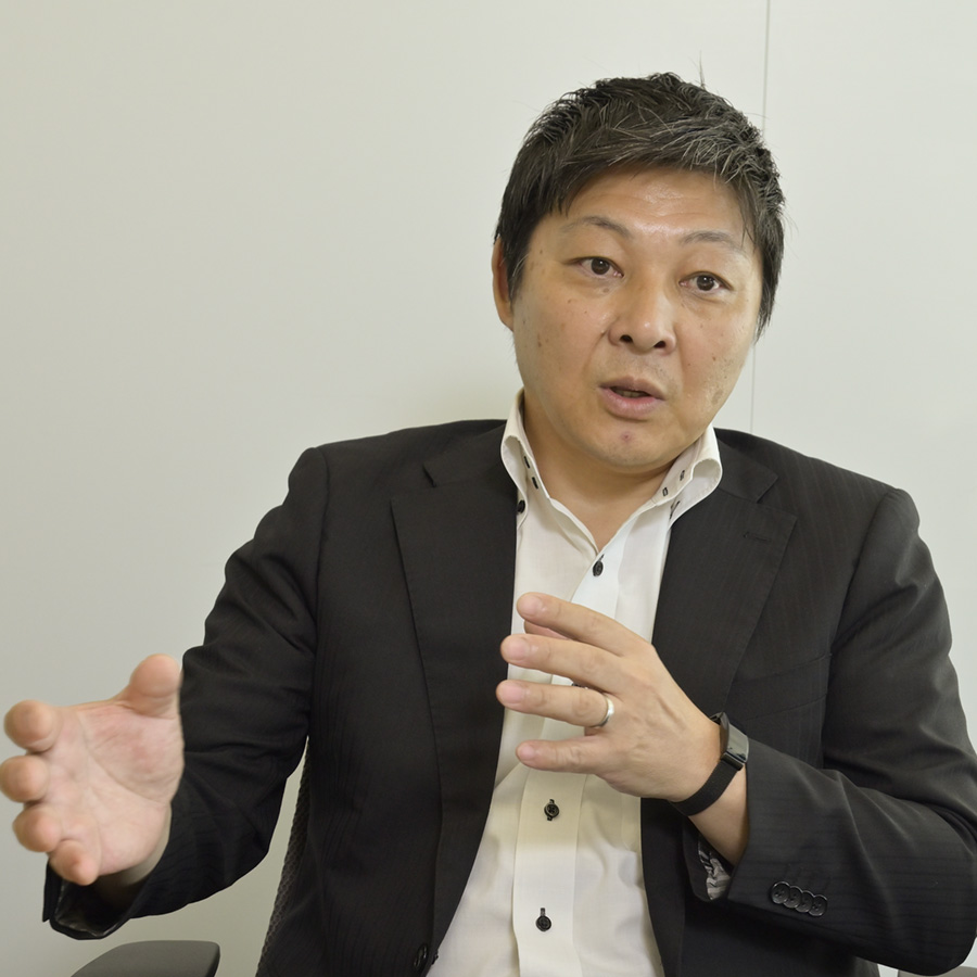 ワークショップで議論する角 芳之氏と渡辺 達也氏（仮）