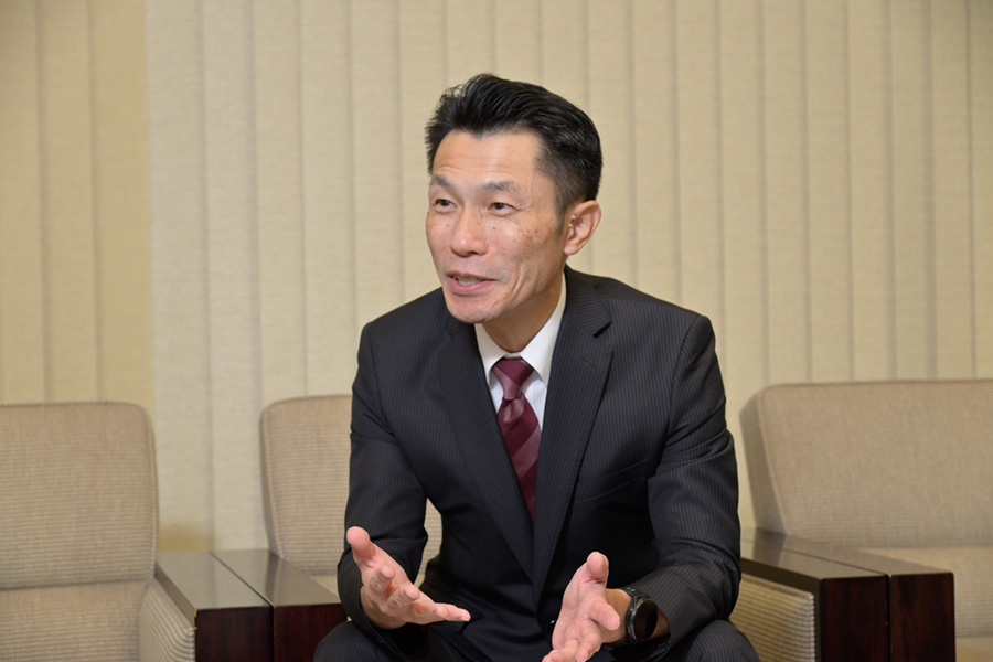 異業種メンバーと意見交換する茂野 義昭氏（仮）